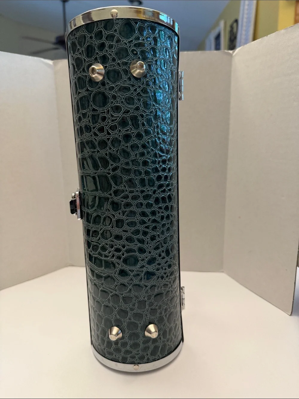 Wine Bottle Carrier Croc-Texture With Cork Screw Hard Sided